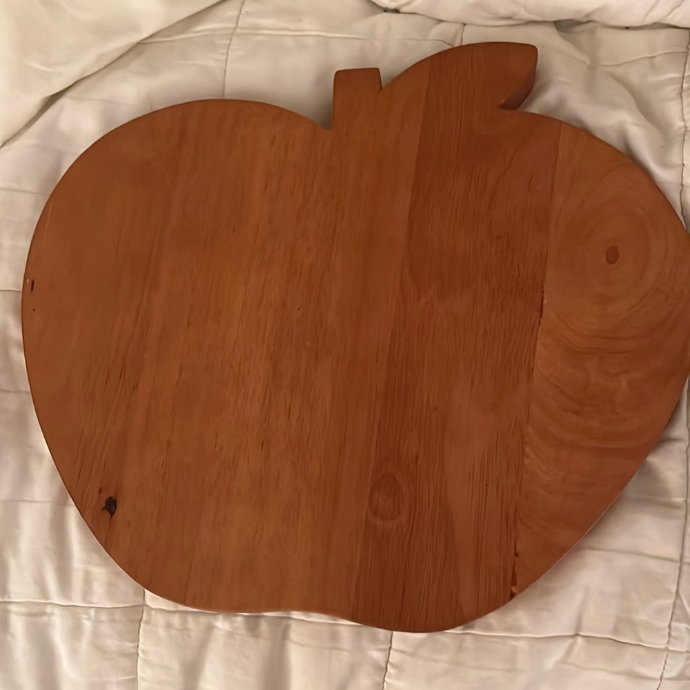 Martha Stewart 🍎 Apple Shaped Cutting Board
